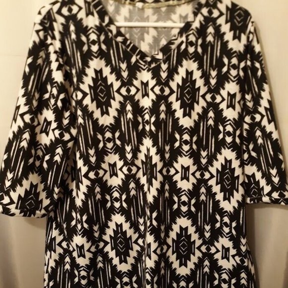 Aztec Southwestern V-neck T-shirt Top Blouse L Black White Short sleeve Western - Picture 5 of 10